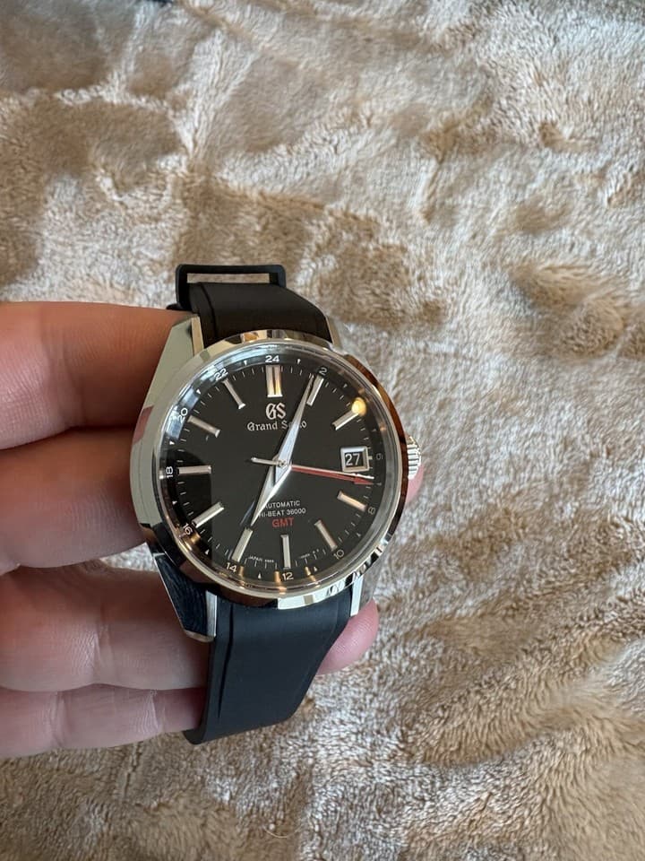 Grand Seiko SBGJ273 GMT
